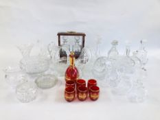 AN EXTENSIVE GROUP OF GLASSWARE TO INCLUDE CUT GLASS CRYSTAL BASKETS, DECANTERS AND JUGS,