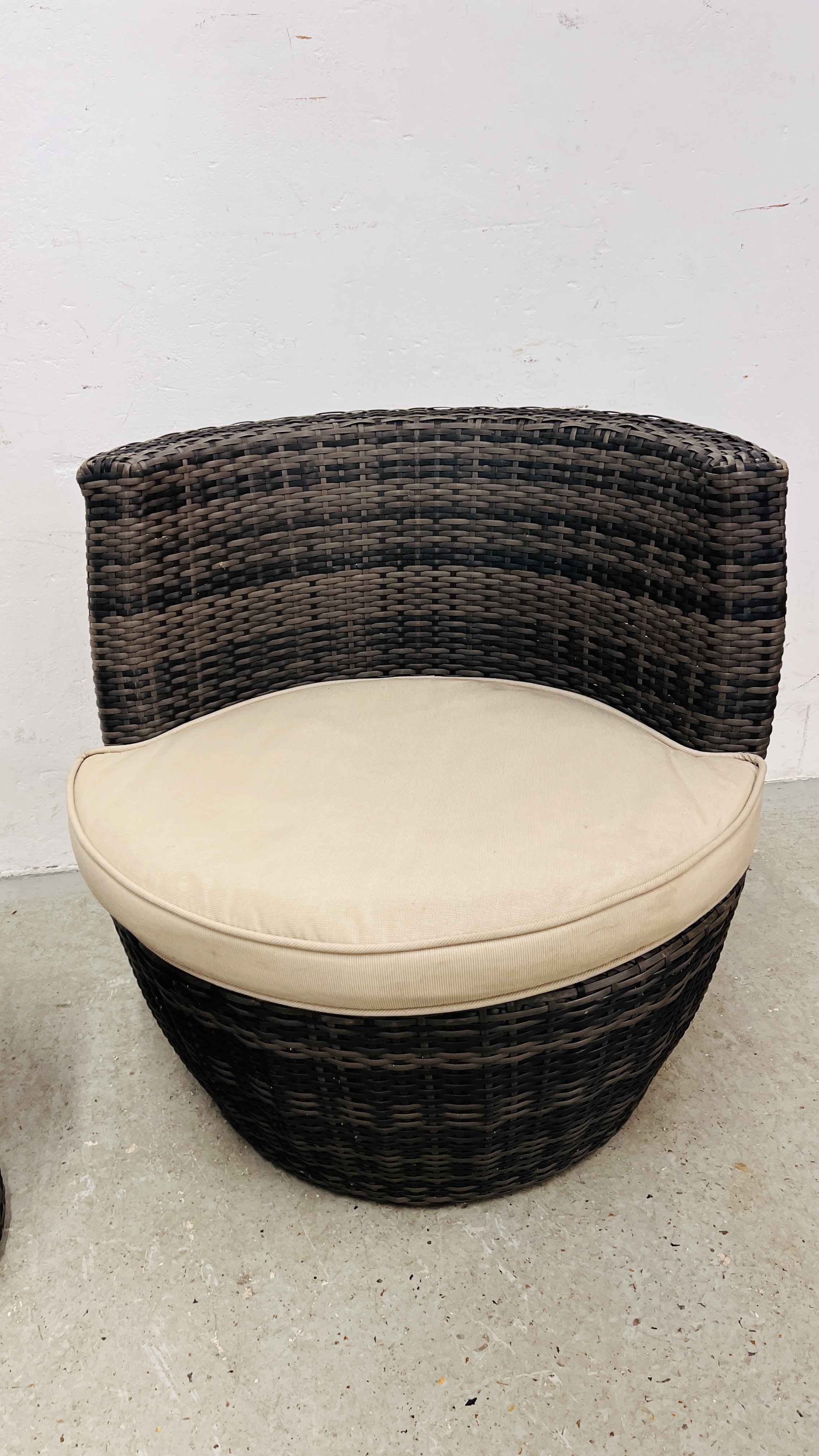 A PAIR OF MODERN GARDEN WOVEN BARREL CHAIRS ALONG WITH A MATCHING CIRCULAR TABLE. - Image 6 of 8