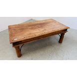 A HARDWOOD COFFEE TABLE 109CM L X 60CM W X 40CM H.