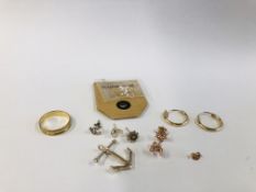A 9CT GOLD WEDDING BAND, SILVER HOOP EARRING + VARIOUS STUD EXAMPLES.