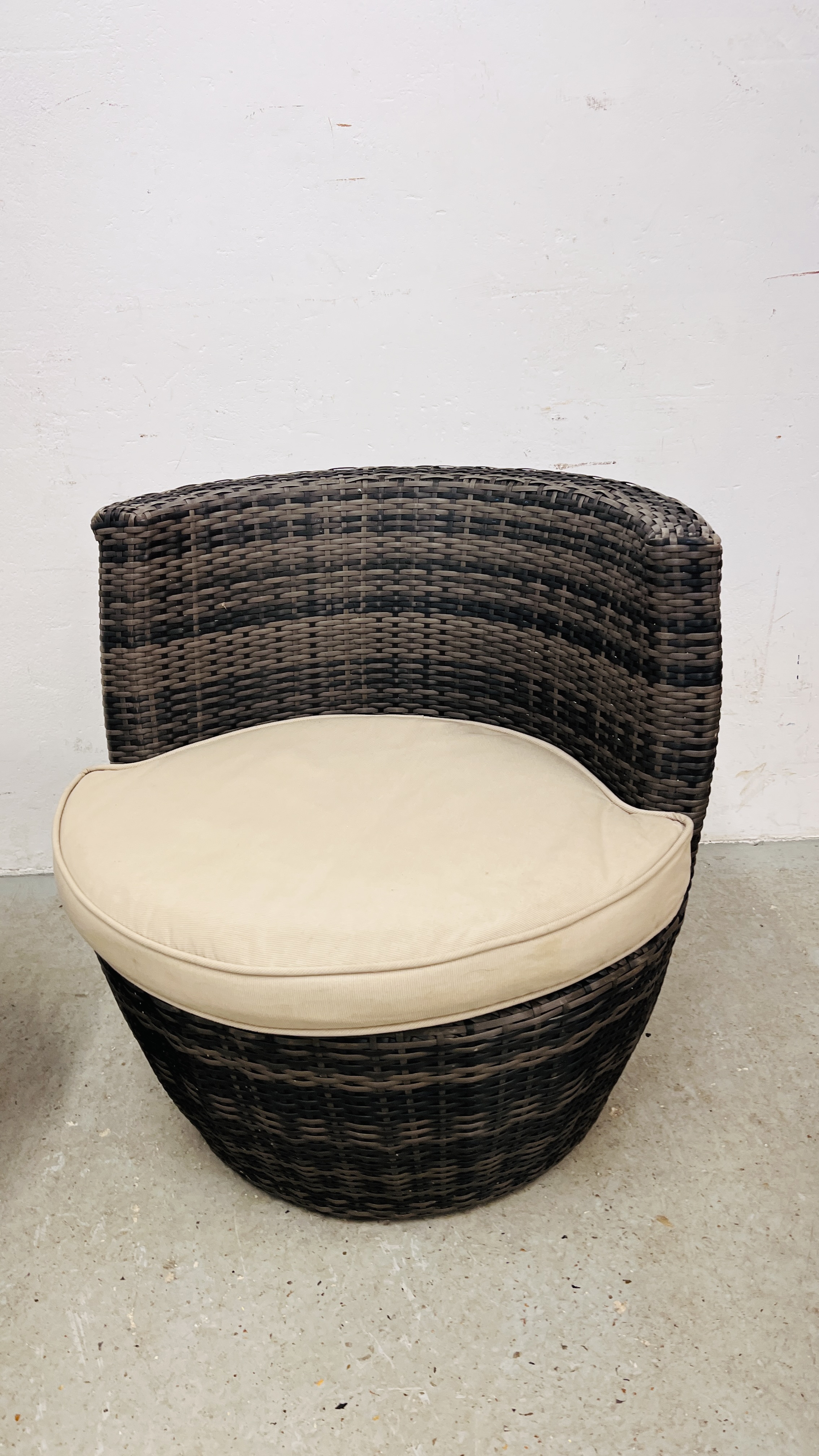 A PAIR OF MODERN GARDEN WOVEN BARREL CHAIRS ALONG WITH A MATCHING CIRCULAR TABLE. - Image 2 of 8