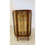 A 1940'S MAHOGANY BOW FRONT DISPLAY CABINET WITH SLIDING DOOR.