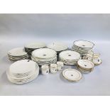 AN EXTENSIVE COLLECTION OF WHITE PORCELAIN AND CHINA DINNER PLATES TO INCLUDE ROYAL WORCESTER AND