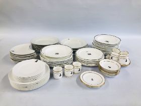 AN EXTENSIVE COLLECTION OF WHITE PORCELAIN AND CHINA DINNER PLATES TO INCLUDE ROYAL WORCESTER AND