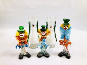 A PAIR OF MARY GREGORY STYLE VASES (A/F) ALONG WITH A GROUP OF 3 MURANO GLASS CLOWNS.