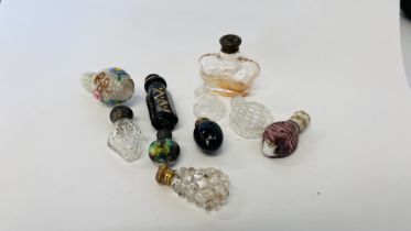 A COLLECTION OF 9 VINTAGE MINIATURE SCENT BOTTLES TO INCLUDE COLOURED AND CUT GLASS EXAMPLES (10)