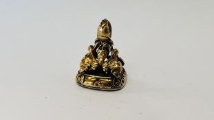 AN ANTIQUE GILT METAL SEAL PENDANT "I'LL BE WARY".