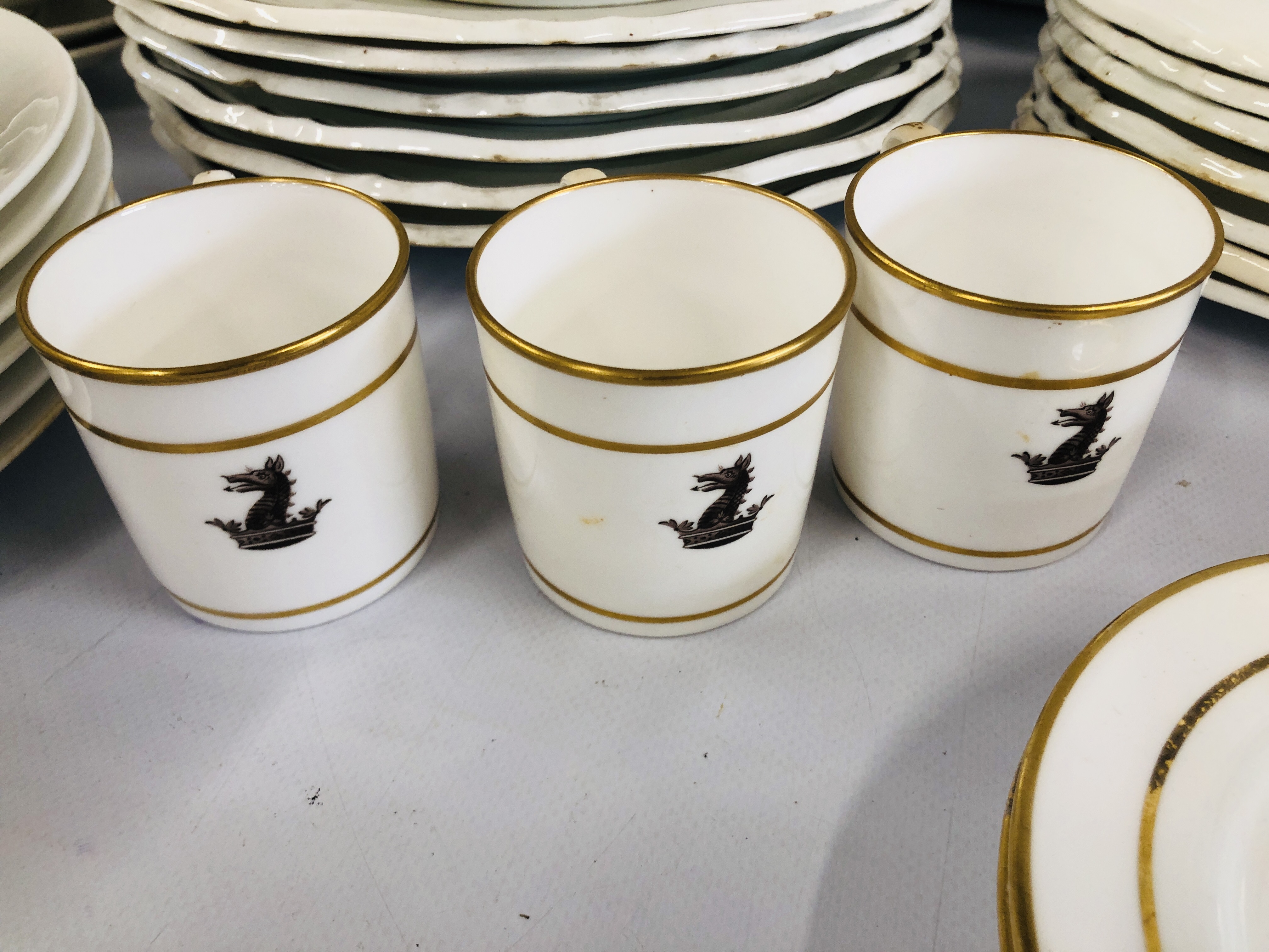 AN EXTENSIVE COLLECTION OF WHITE PORCELAIN AND CHINA DINNER PLATES TO INCLUDE ROYAL WORCESTER AND - Image 5 of 19