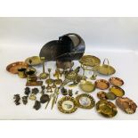 COLLECTION OF METALWARE ITEMS TO INCLUDE COPPER COAL BUCKETS, BRASS CANDLESTICKS, BRASS DISHES,