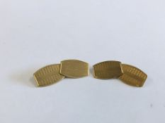 A PAIR OF 9CT GOLD GENTLEMANS CUFF LINKS.