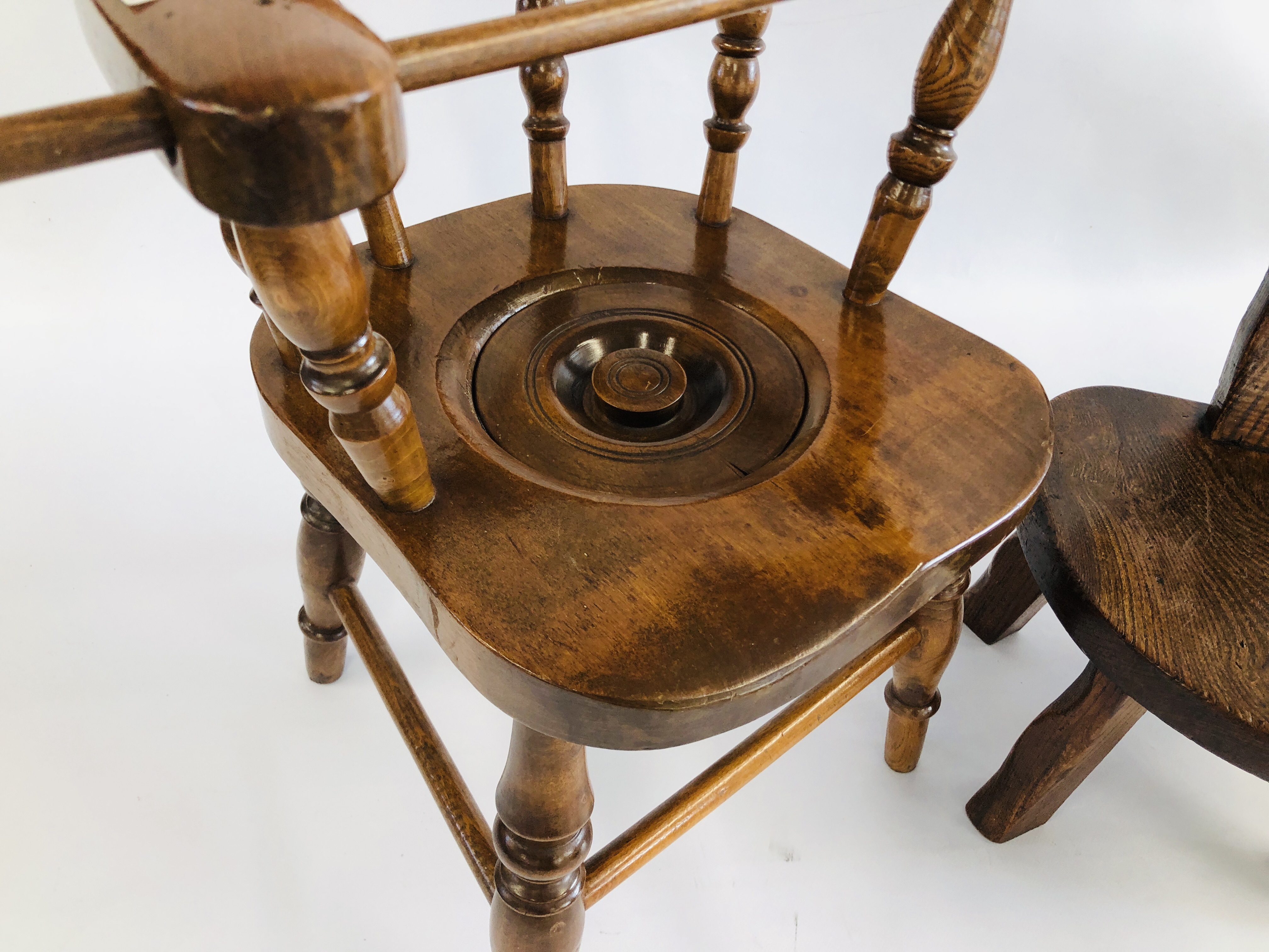 A VINTAGE CHILD'S COMMODE CHAIR ALONG WITH AN OAK CHILD'S CHAIR WITH CARVED BACK. - Image 3 of 7