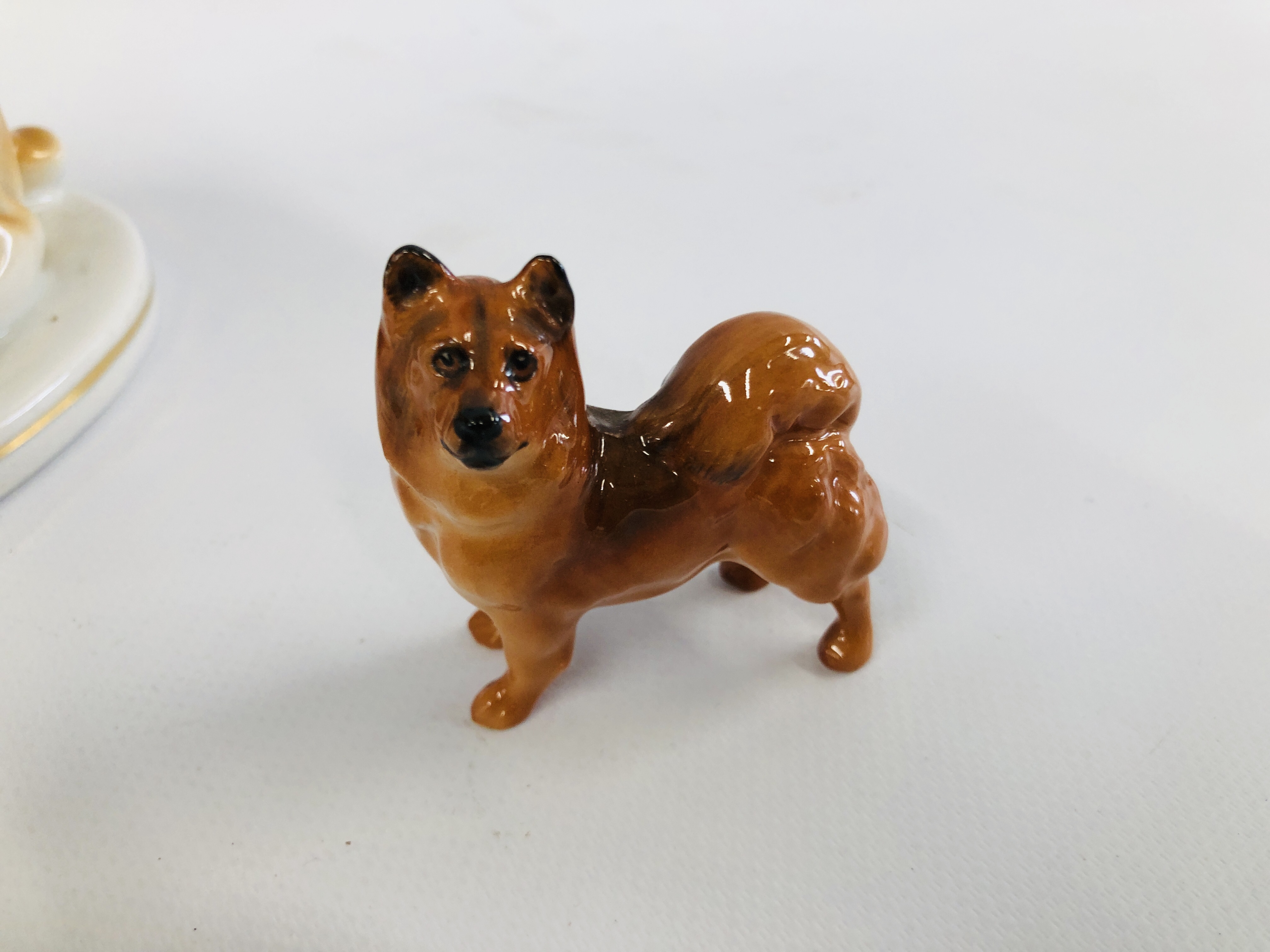 A USSR BULLDOG ORNAMENT H 21CM + A MINIATURE ROYAL DOULTON DOG AND A MAJOLICA STYLE INKWELL. - Image 2 of 6