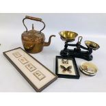 A VINTAGE COPPER KETTLE AND A SET OF VINTAGE SCALES AND WEIGHTS MARKED "LIBRA SCALE & Co" AND A