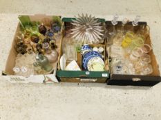 3 X BOXES OF MIXED GLASSWARE TO INCLUDE A DESIGNER DARTINGTON LEAD CRYSTAL CENTREPIECE ETC.