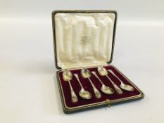 A SET OF 6 SILVER TEASPOONS BY ROBERT PRINGLE PRESENTED IN VELVET LINED CASE.