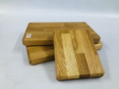 A GROUP OF 3 HAND MADE OAK CHOPPING BOARDS