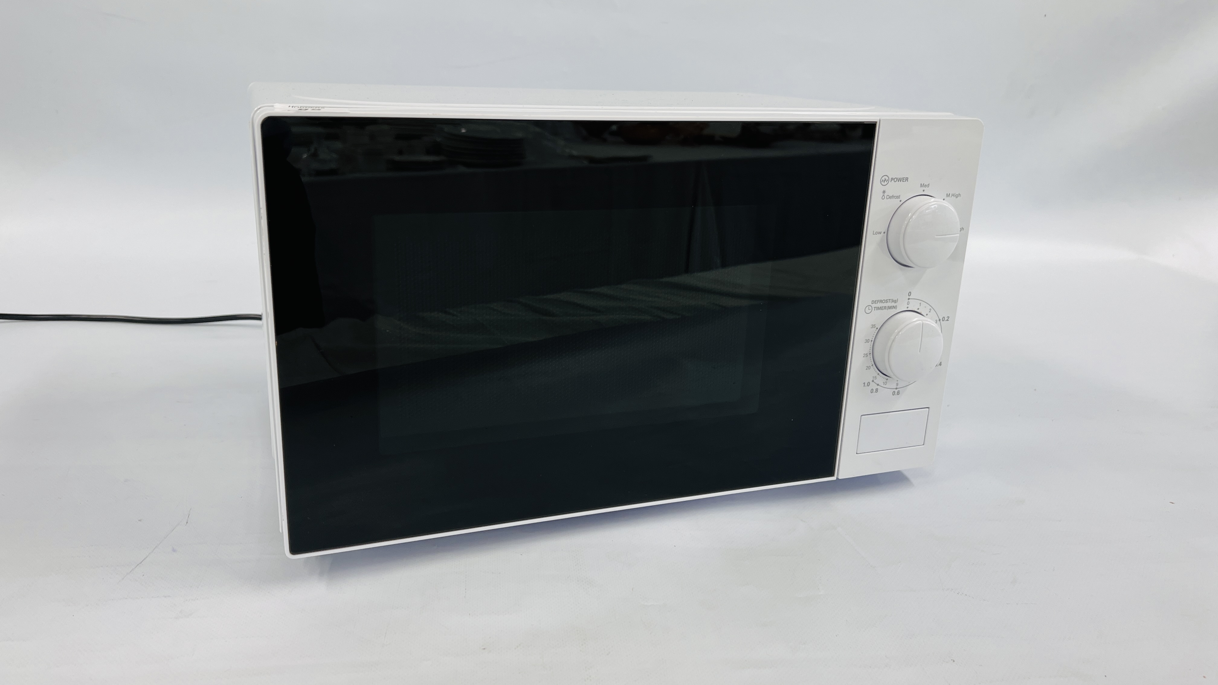 TESCO WHITE MICROWAVE - SOLD AS SEEN.