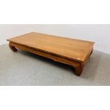 A LARGE OVERSIZED HARDWOOD EASTERN DESIGN COFFEE TABLE - L 198, W 92, H 36CM.