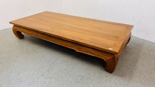 A LARGE OVERSIZED HARDWOOD EASTERN DESIGN COFFEE TABLE - L 198, W 92, H 36CM.