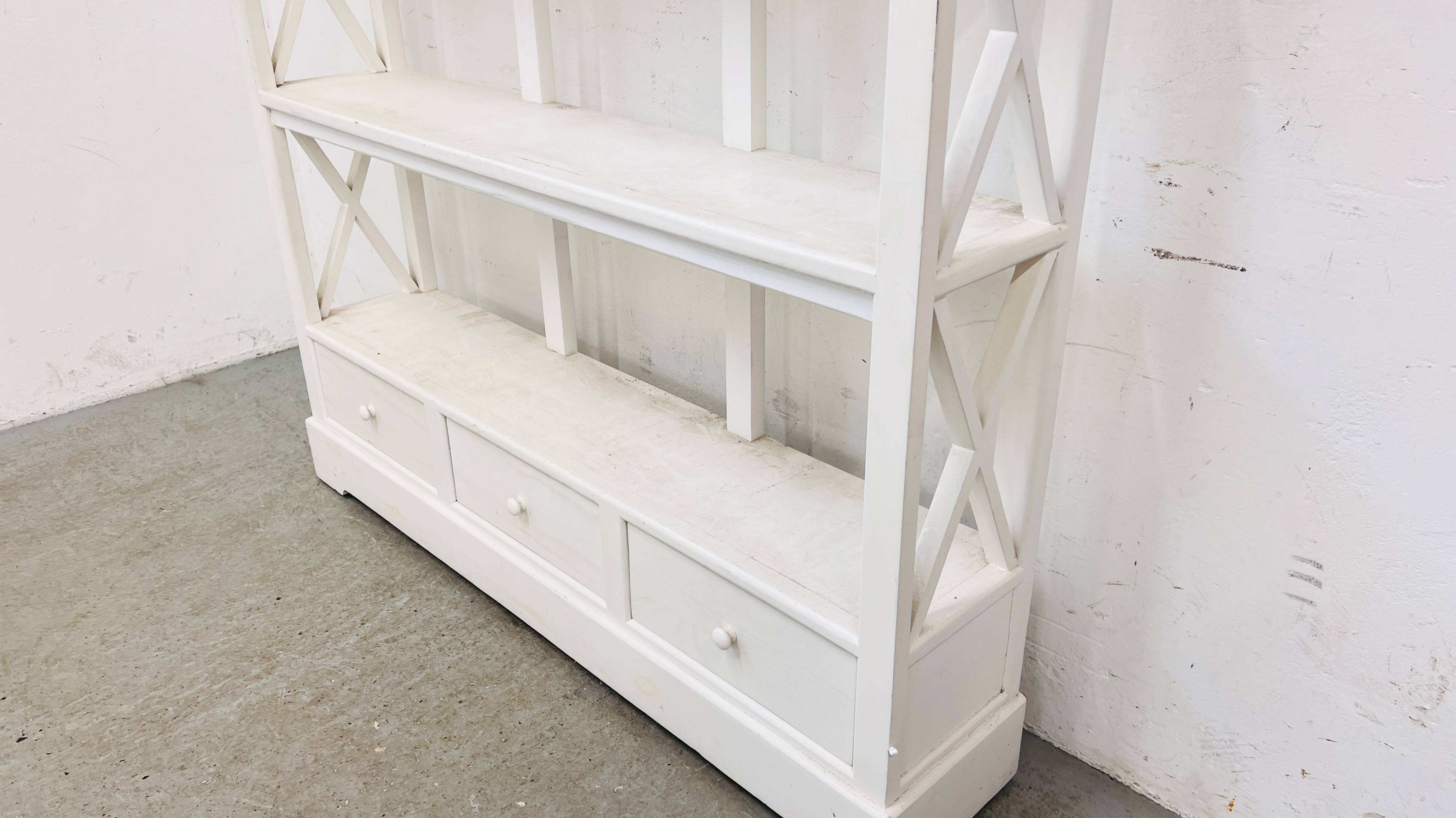 A WHITE PAINTED FOUR TIER BOOKSHELF WITH DRAWERS TO BASE - HEIGHT 200CM. WIDTH 132CM. DEPTH 30CM. - Image 6 of 12