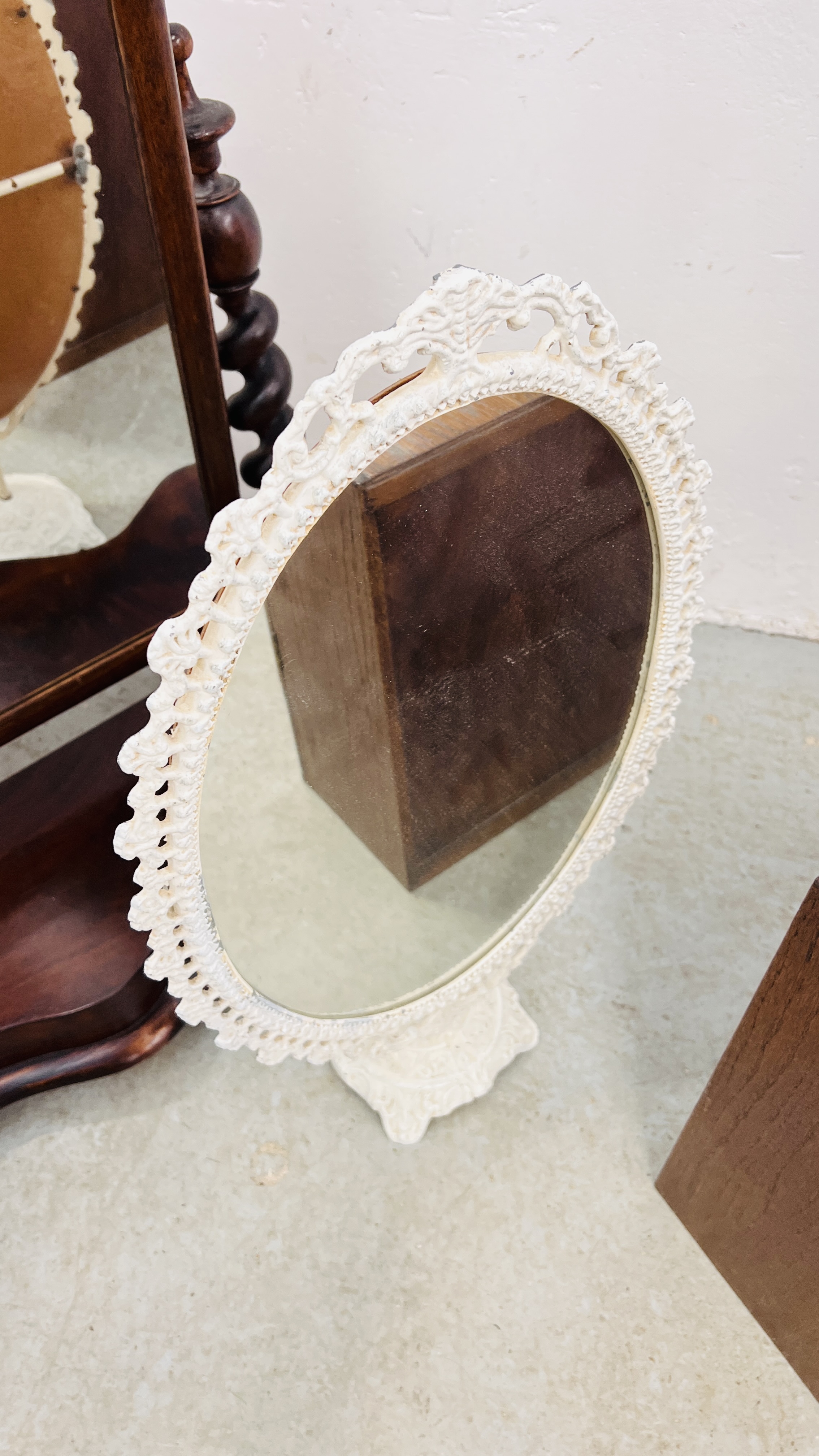 A VICTORIAN MAHOGANY DRESSING TABLE MIRROR - H 74CM ALONG WITH A VINTAGE OAK TWO DOOR ONE DRAWER - Image 7 of 7
