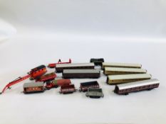 A QUANTITY OF MIXED 00 GAUGE CARRIAGES AND ROLLING STOCK.