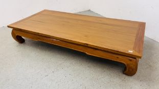 A LARGE OVERSIZED HARDWOOD EASTERN DESIGN COFFEE TABLE - L 198, W 92, H 36CM.