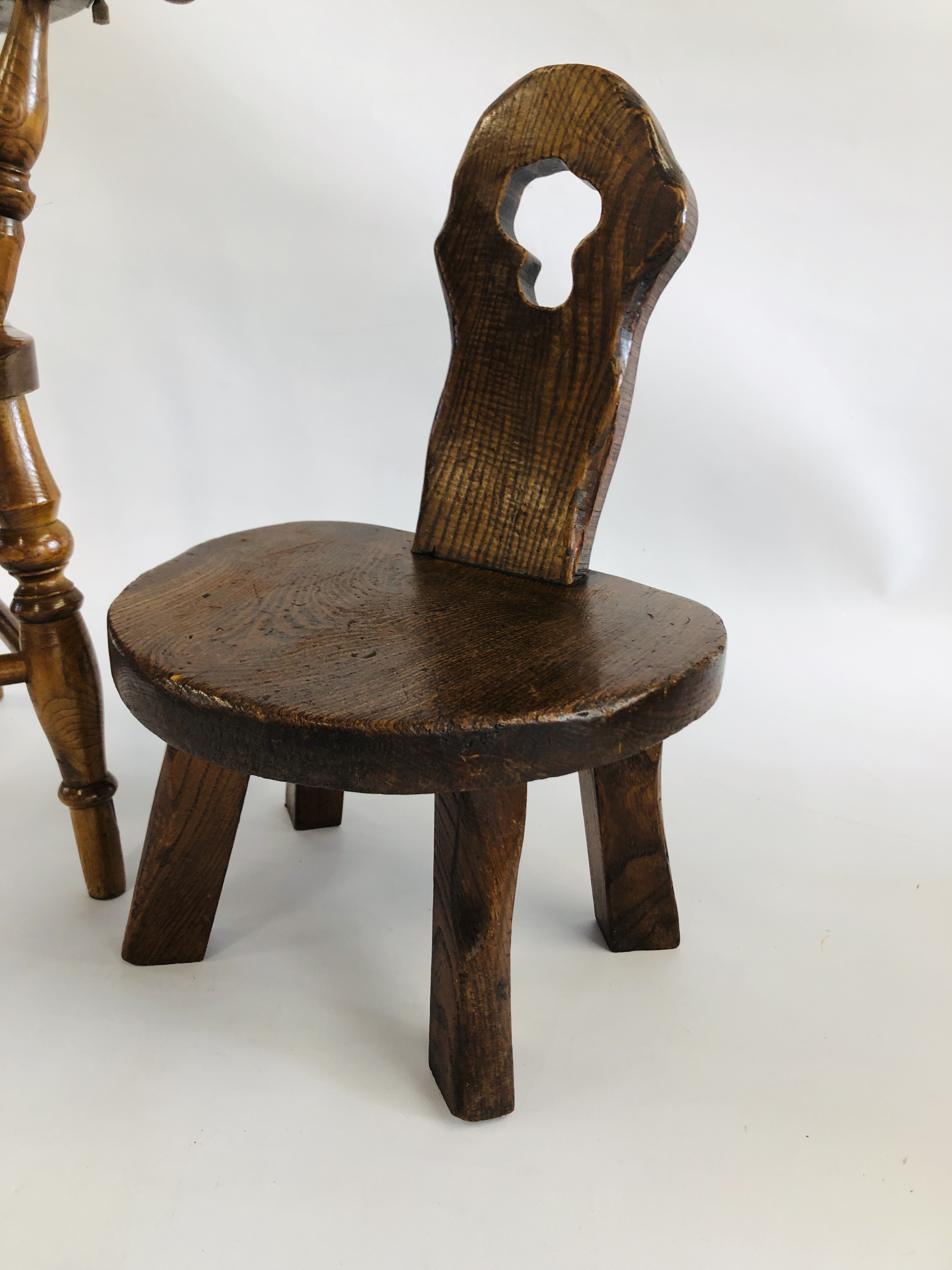 A VINTAGE CHILD'S COMMODE CHAIR ALONG WITH AN OAK CHILD'S CHAIR WITH CARVED BACK. - Image 6 of 7