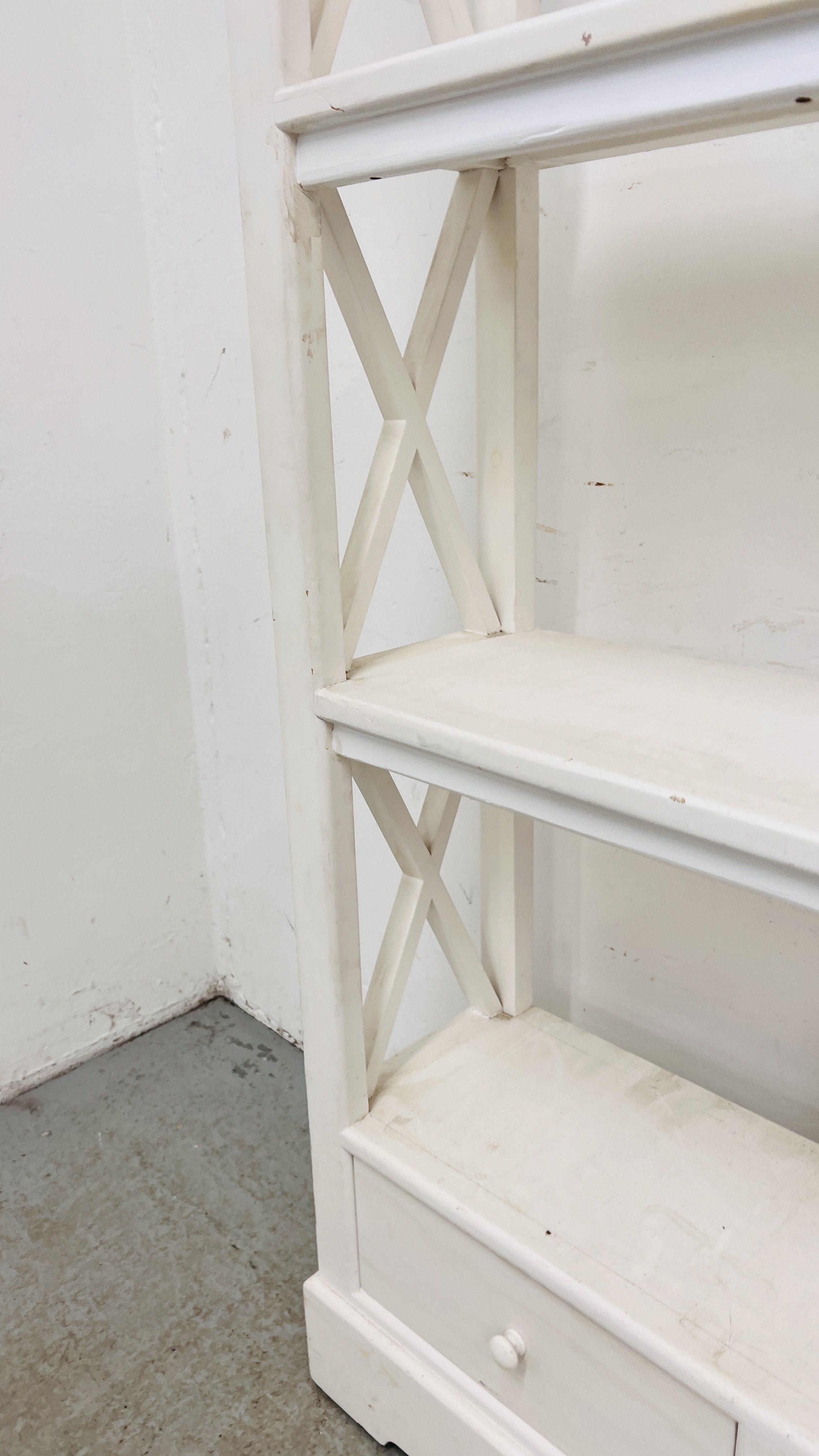 A WHITE PAINTED FOUR TIER BOOKSHELF WITH DRAWERS TO BASE - HEIGHT 200CM. WIDTH 132CM. DEPTH 30CM. - Image 12 of 12