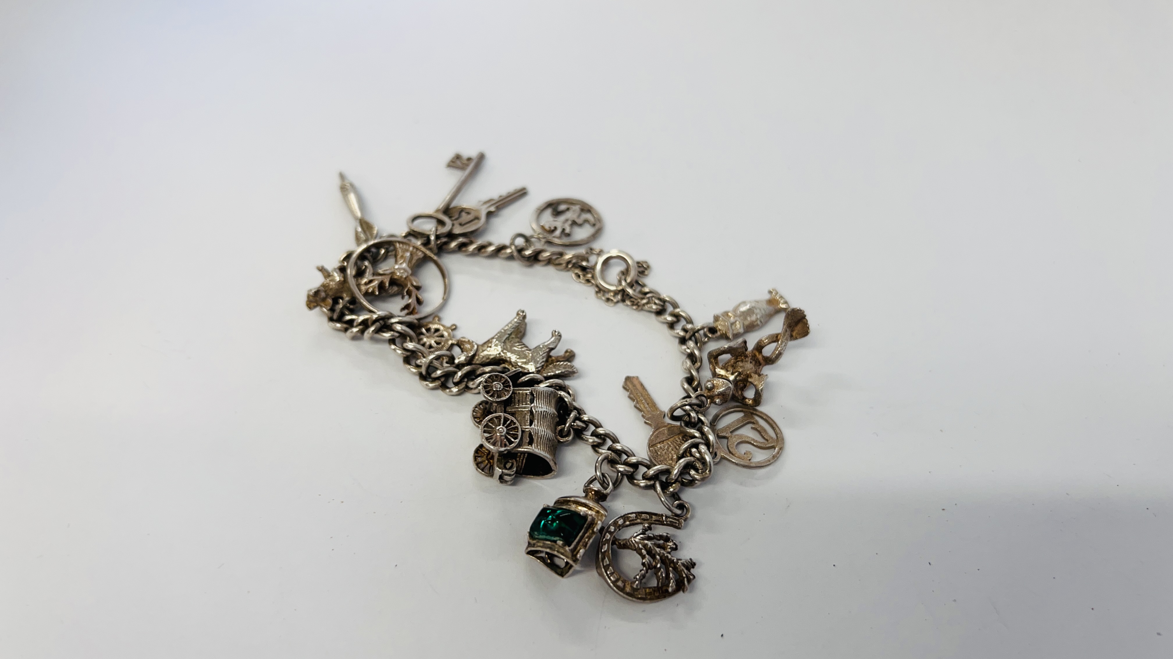 VINTAGE 925 SILVER BRACELET WITH 13 CHARMS ATTACHED. - Image 6 of 6