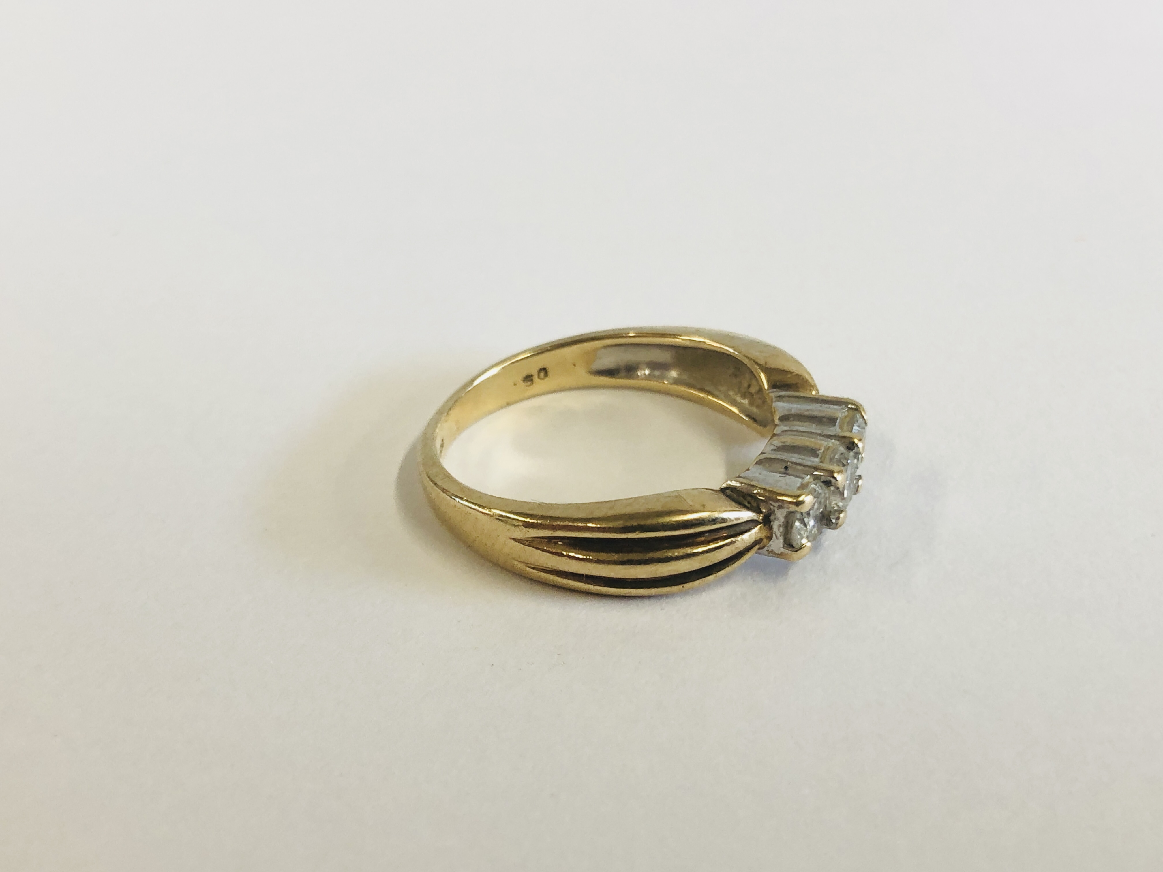 A 9CT GOLD THREE STONE DIAMOND RING. - Image 5 of 8