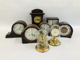 A GROUP OF SIX VARIOUS MANTEL CLOCKS TO INCLUDE SMITHS AND ANVIL EXAMPLES AND TWO ANNIVERSARY