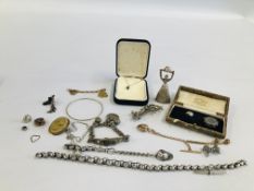 A BOX OF ASSORTED VINTAGE JEWELLERY TO INCLUDE A CAMEO BROOCH,