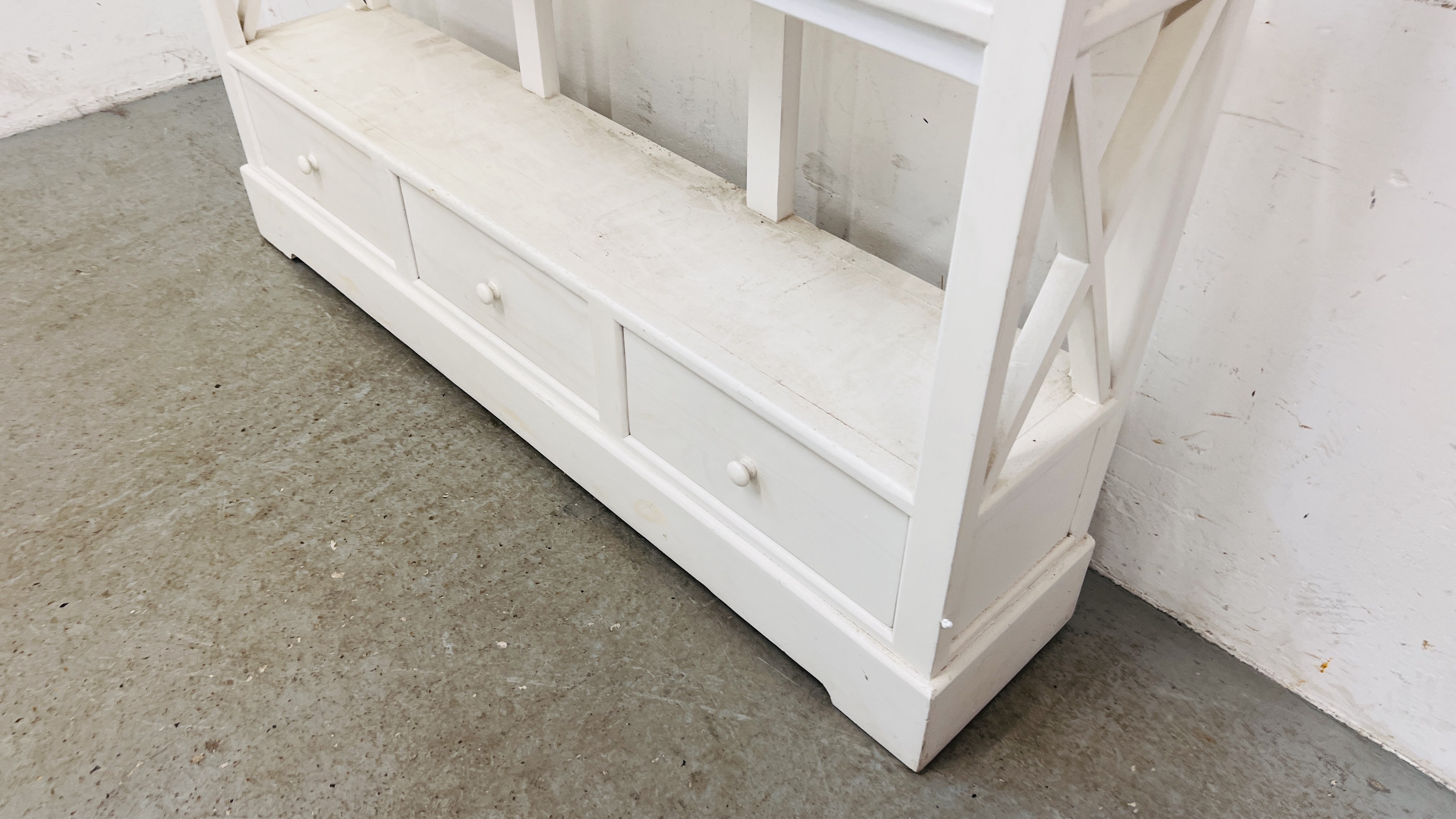 A WHITE PAINTED FOUR TIER BOOKSHELF WITH DRAWERS TO BASE - HEIGHT 200CM. WIDTH 132CM. DEPTH 30CM. - Image 7 of 12