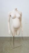 A COMPOSITE PREGNANT FEMALE MANNEQUIN ON CHROME BASE STAND, H 125CM.