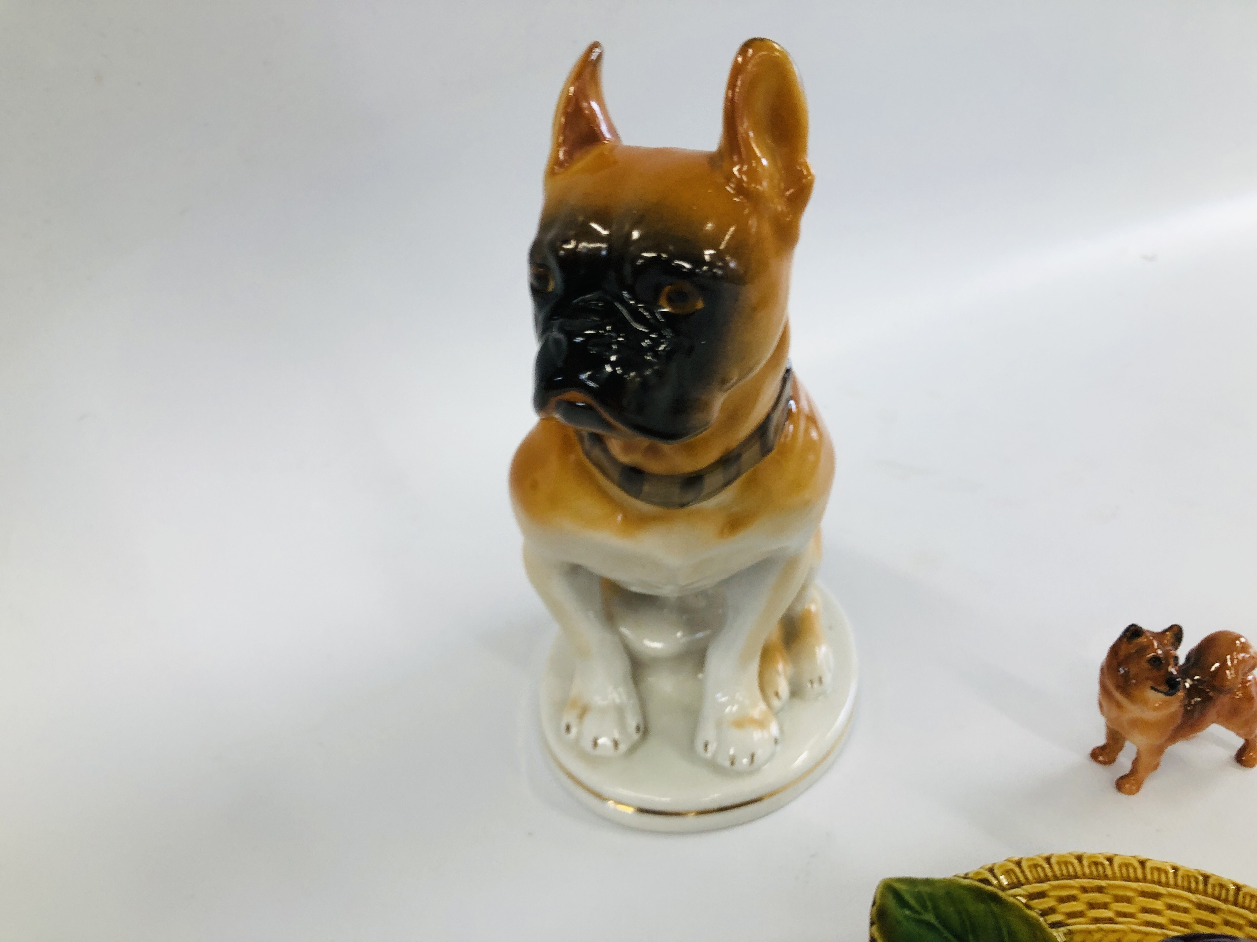 A USSR BULLDOG ORNAMENT H 21CM + A MINIATURE ROYAL DOULTON DOG AND A MAJOLICA STYLE INKWELL. - Image 4 of 6