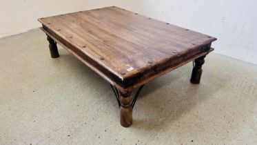 A RUSTIC HARDWOOD COFFEE TABLE - W135 X D 90 X H 40CM.