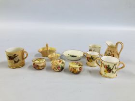 A GROUP OF ROYAL WORCESTER BLUSH MINIATURE CABINET COLLECTIBLES COMPRISING OF 3 COVERED TRINKET