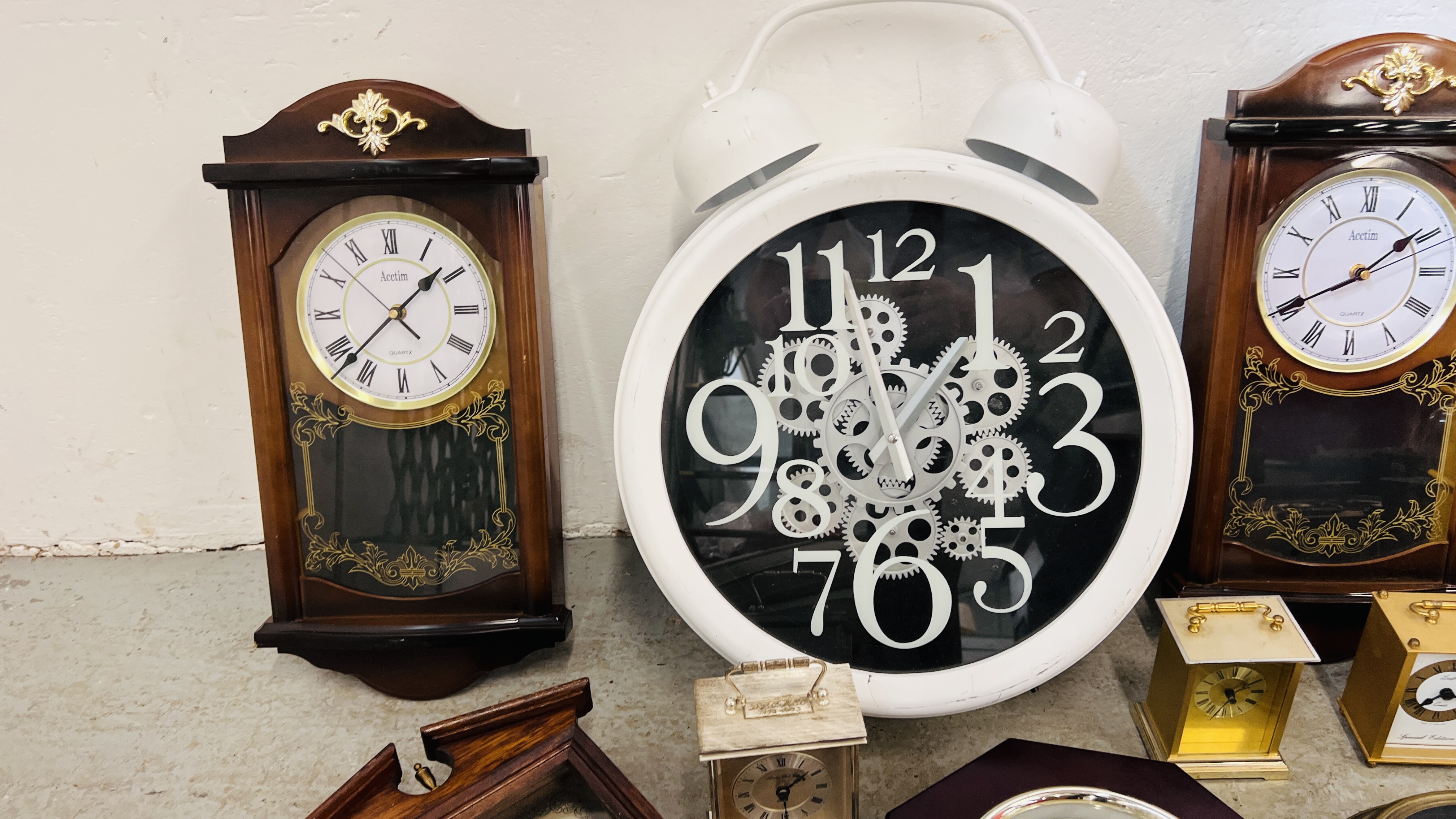 A COLLECTION OF FIFTEEN VARIOUS WALL AND MANTEL CLOCKS TO INCLUDE OVERSIZE ALARM DESIGN, ACTION ETC. - Image 3 of 6