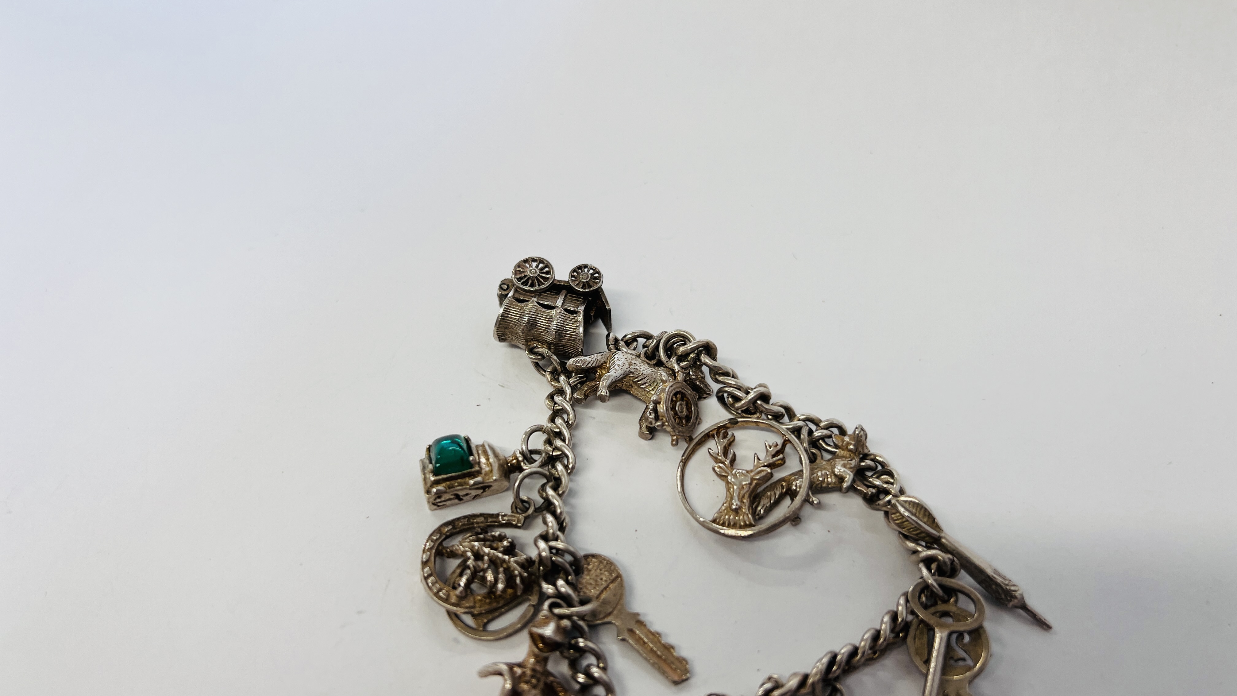 VINTAGE 925 SILVER BRACELET WITH 13 CHARMS ATTACHED. - Image 3 of 6