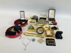 A BOX CONTAINING AN EXTENSIVE GROUP OF COSTUME AND WHITE METAL JEWELLERY TO INCLUDE VINTAGE