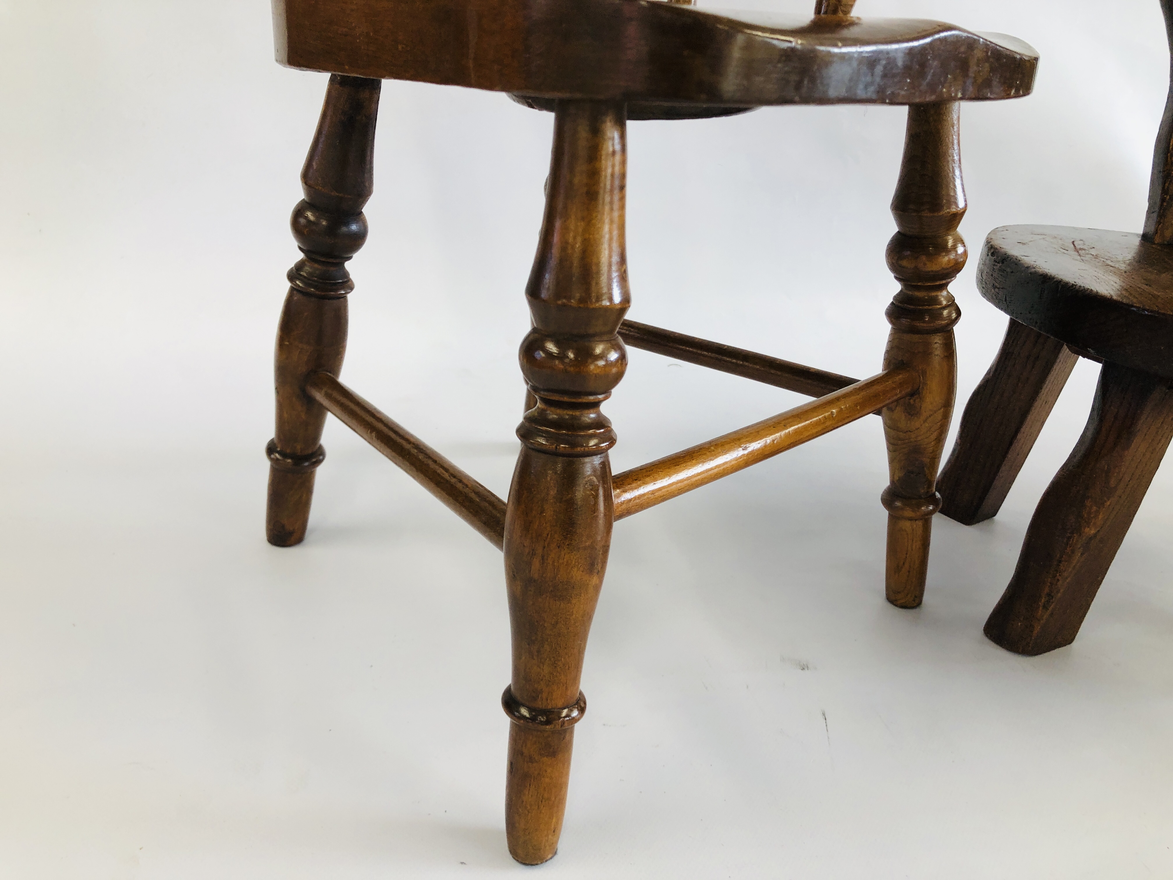 A VINTAGE CHILD'S COMMODE CHAIR ALONG WITH AN OAK CHILD'S CHAIR WITH CARVED BACK. - Image 4 of 7
