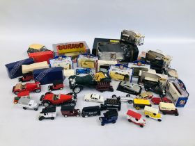 A BOX CONTAINING A COLLECTION OF BOXED AND UNBOXED DIE-CAST MODEL VEHICLES TO INCLUDE BURAGO,