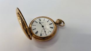 AN ANTIQUE YELLOW METAL POCKET WATCH MARKED A.W.W. CO. WALTHAM MASS (DIAM 5CM OVERALL).