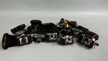 A GROUP OF 10 VINTAGE SLR CAMERAS IN LEATHER CASE TO INCLUDE ZEISS IKON CONTINA, SUPER PAXETTE,