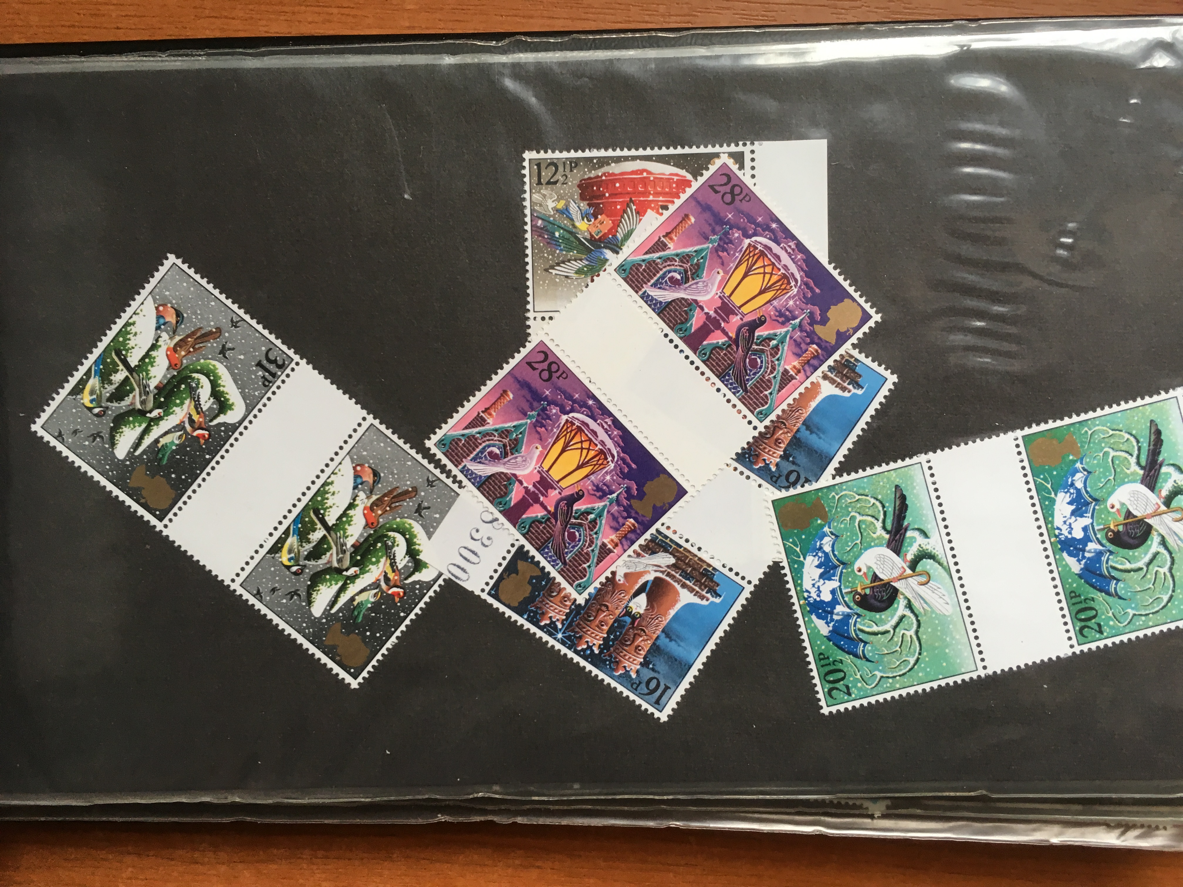 STAMPS: GB c1983-5 FIRST DAY COVERS INCLUDING P.P.S SILKS, ALSO MINT STAMPS, FIVE OLD £1 NOTES ETC. - Image 10 of 12