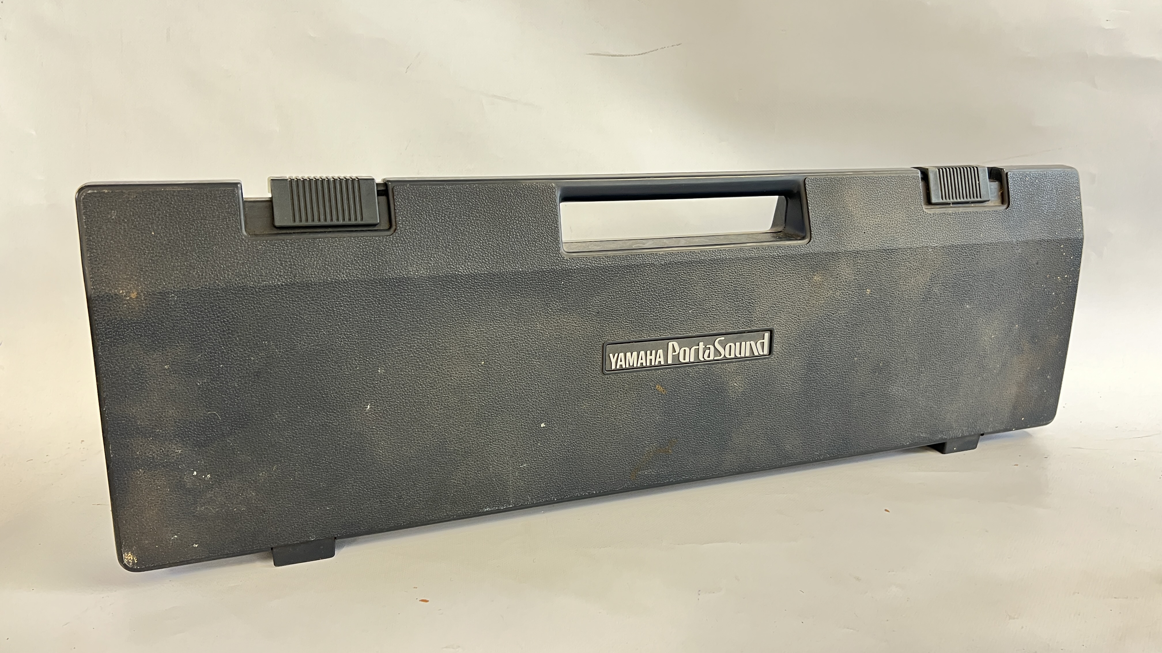YAMAHA PORTASOUND MP-1 IN CARRY CASE, NO POWER ADAPTOR - SOLD AS SEEN - AS CLEARED. - Image 6 of 6