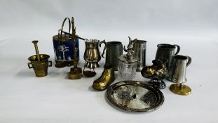 A BOX OF COLLECTABLES TO INCLUDE VINTAGE PEWTER TANKARDS, BRASS SCALES,