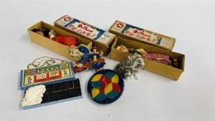 A GROUP OF VINTAGE TOYS AND COLLECTIBLES TO INCLUDE BOXED PELUM PUPPETS, CERAMIC NIGHT LIGHT,