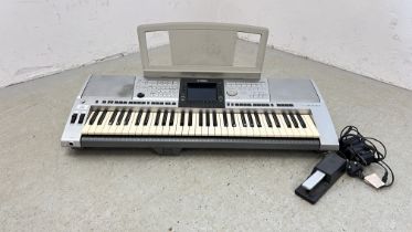 YAMAHA PSR 3000 KEYBOARD WITH POWER PACK AND ROLAND FOOT PEDAL - SOLD AS SEEN - AS CLEARED.